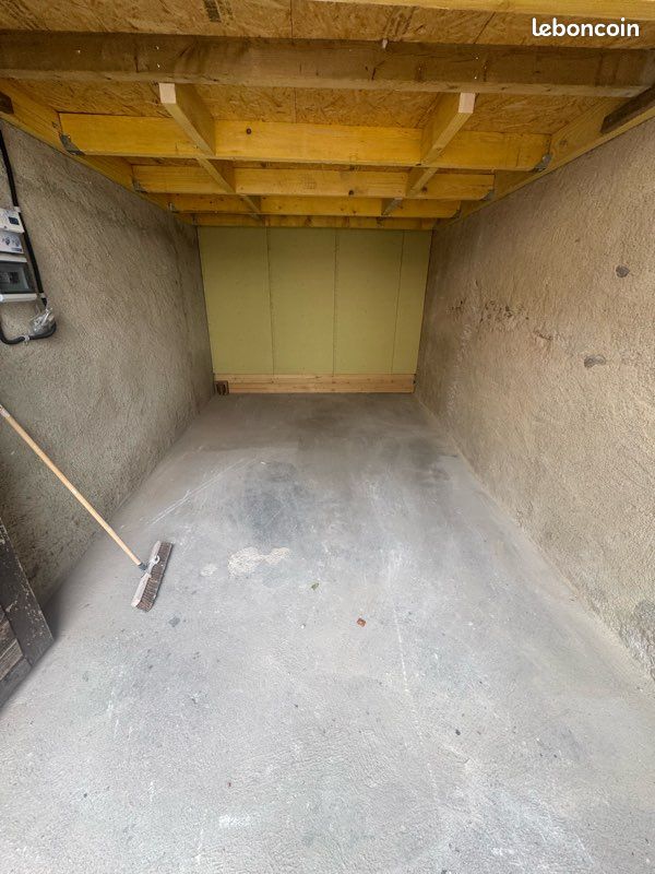Garage / Box à louer · à Pamiers · 130 €