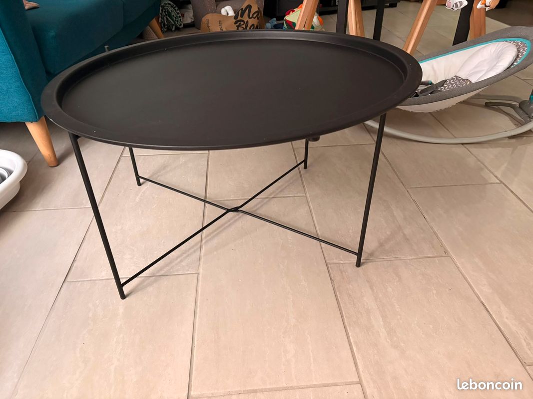 Petite table ronde noire avec plateau (image 1)