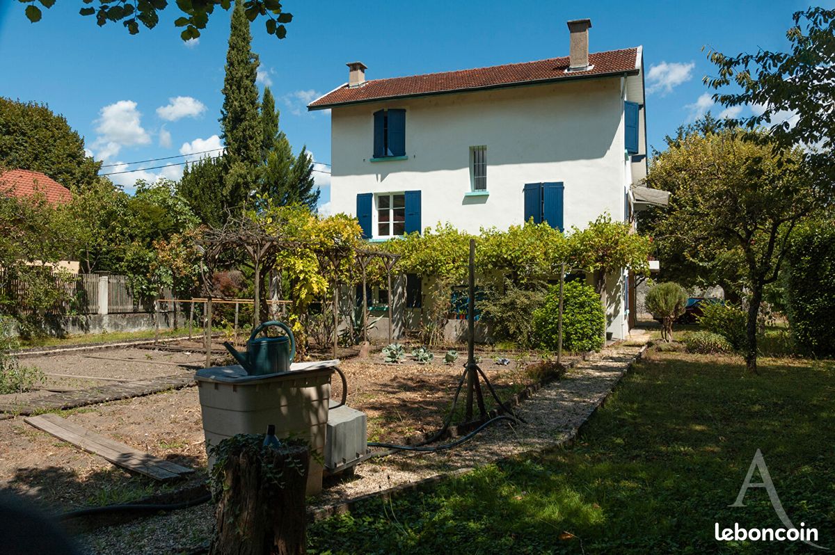 Maison 7 pièces 200 m² · à Tullins · 200 m² · 387 000 €