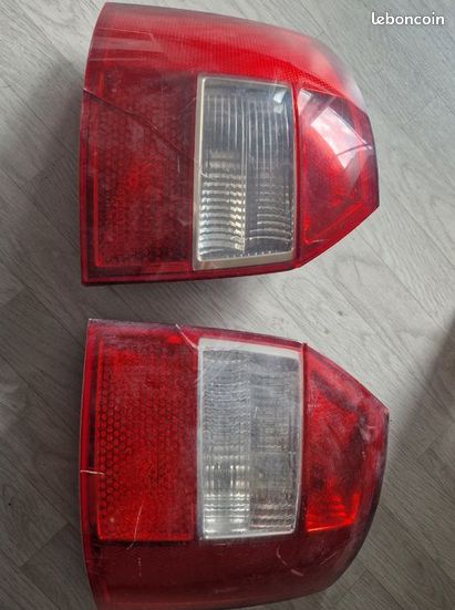 Phare arrière audi a4 b6 break fissuré (image 2)