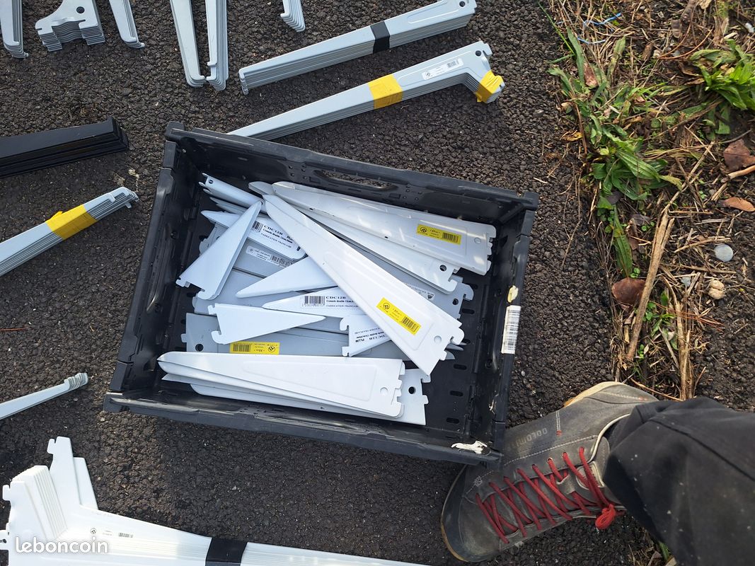 Enorme lot de plusieurs centaines de console et support neuf pour etagere a cremaillere (image 4)
