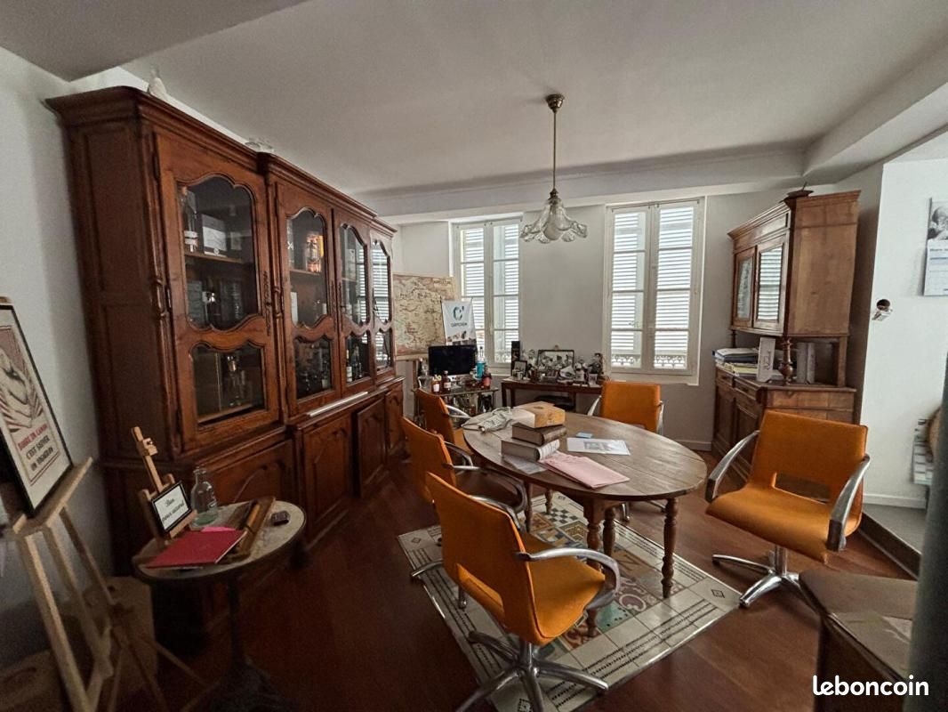 Appartement 5 pièces 163 m² · à Saintes · 163 m² · 302 100 €