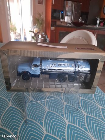 Camion Volvo N88 Citerne Blanche 1967 – IXO 1/43 – Collection Camion D'Autrefois