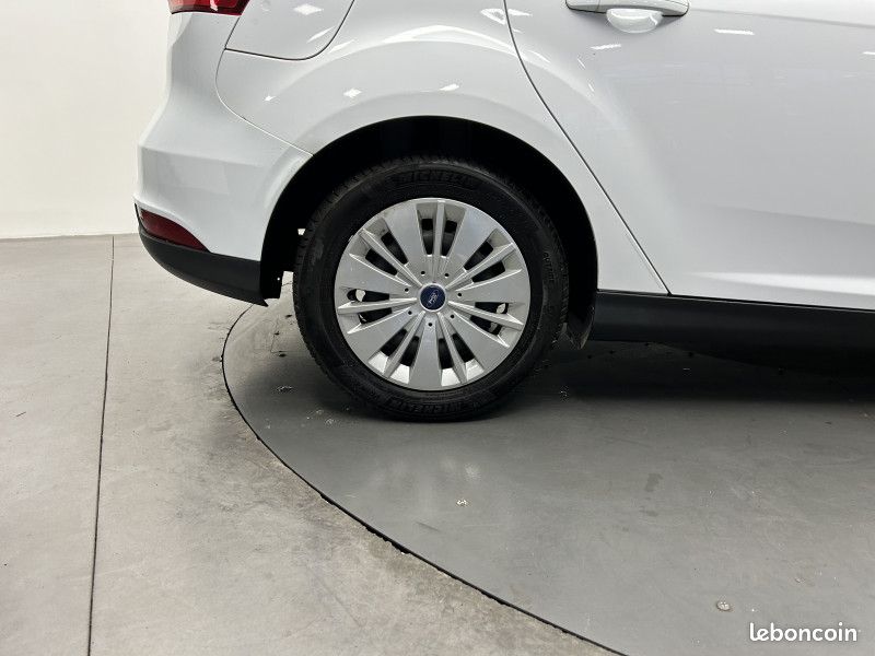 Ford FOCUS Focus 1.0 EcoBoost 125 ch / Clim Auto / Régulateur / Bluetooth (image 16)