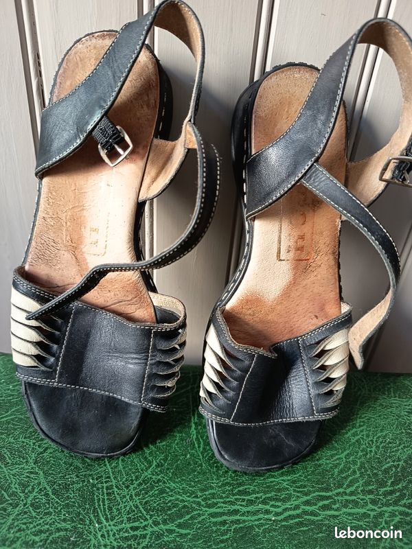 Sandales compensées pour femme à enfiler en cuir