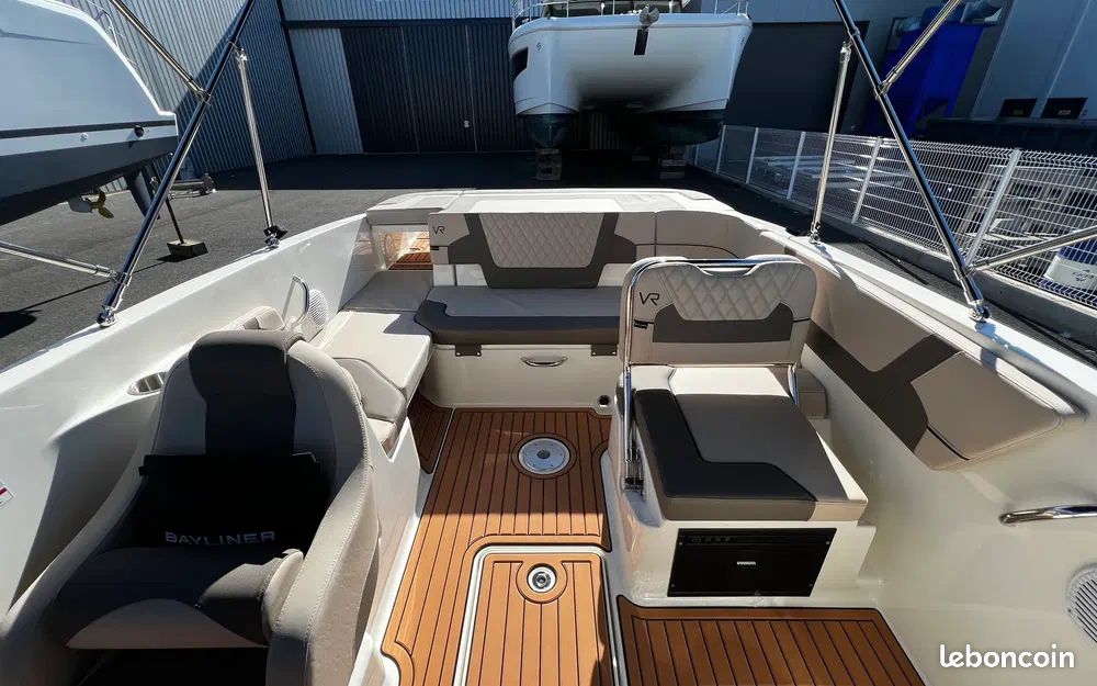 Bayliner VR6 Bow-Rider (image 6)