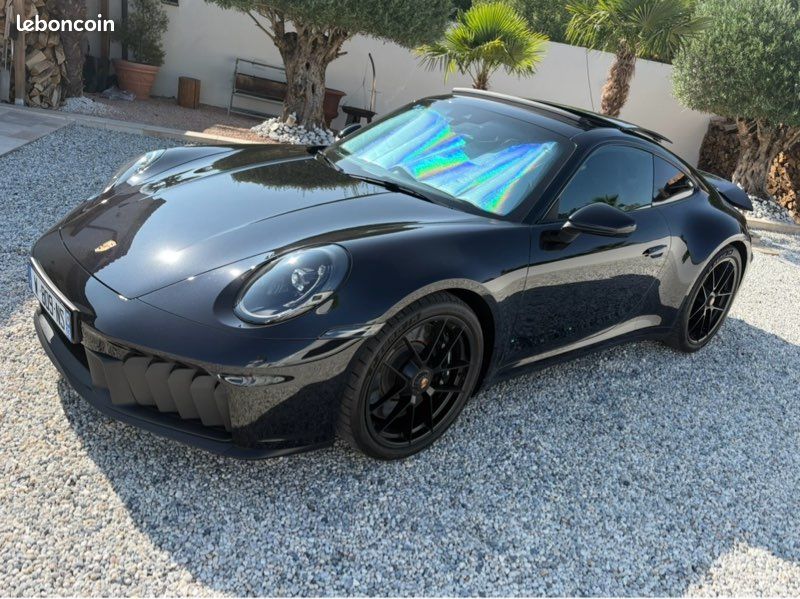 Porsche 911 GTS (image 1)