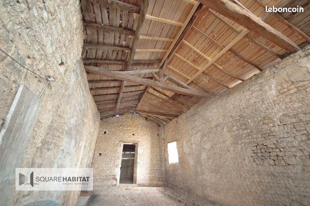 Maison 200 m² · à Ruffec · 200 m² · 23 500 €
