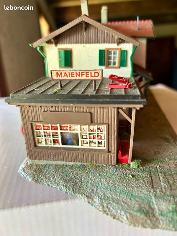 Maquette Gare Flüelen En Métal – HO (1/87) – KIBRI / Trix – Manque Un Toit