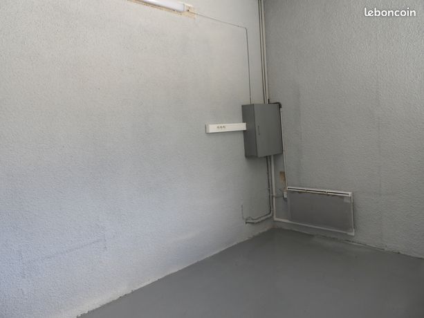 https://img.leboncoin.fr/api/v1/lbcpb1/images/bb/e6/fa/bbe6faccff27dc72300601f26919525d014816f7.jpg?rule=ad-image