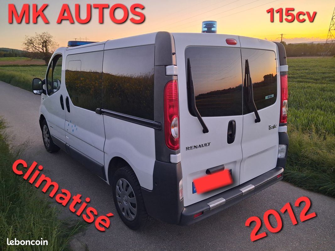 TRAFIC 1ère main administration 117000km Vasp ambulance 🚑 climatisation 115cv 2.0dci MK AUTOS (image 4)