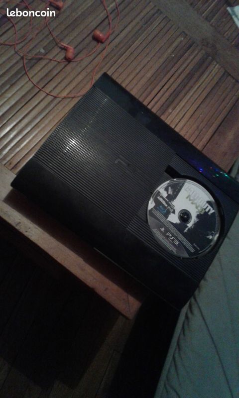 Ps3 slim 1Tera + 11 jeux (image 1)