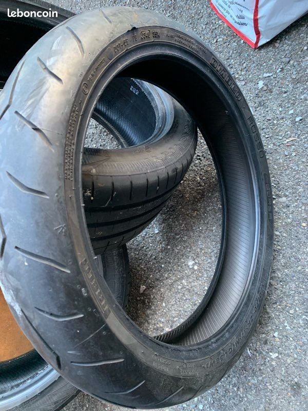 Pneu 120/70/17 (image 1)
