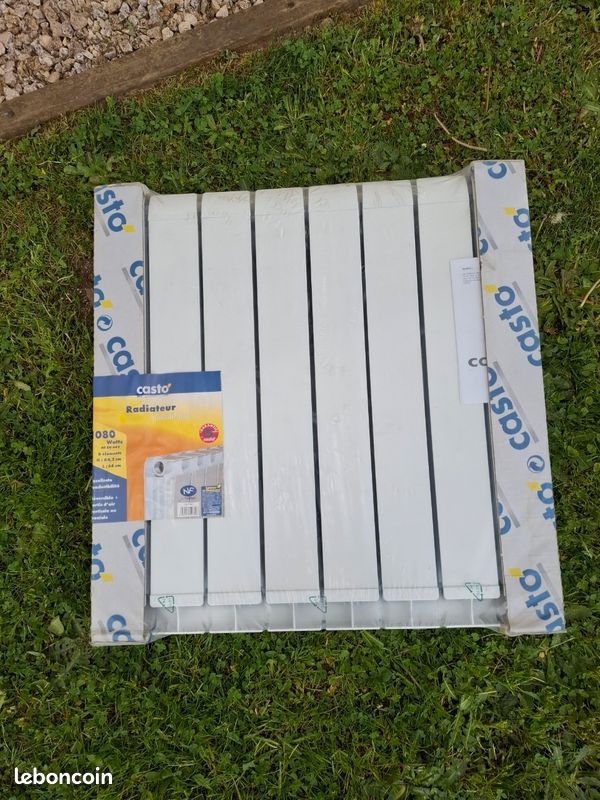 Radiateur casto encore ds son emballage acheté 139 euros 1080 watts hauteur et longueur 64 cm sortie air frontale ou verticale (image 1)