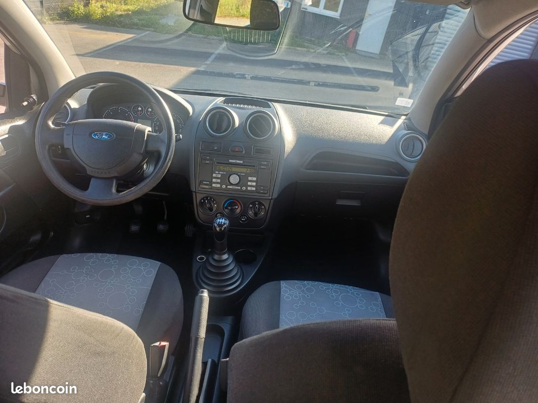 Ford fiesta 1.4 tdci (image 2)