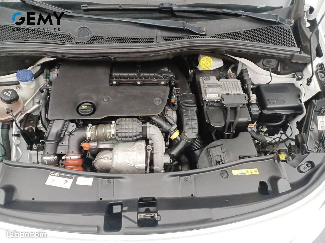 PEUGEOT 2008 1.6 BlueHDi 120ch S&S BVM6 Crossway (image 12)