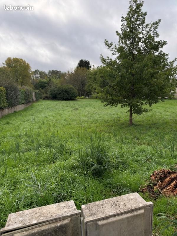 Terrain 1254 m² · à L'Isle-d'Espagnac · 89 000 €