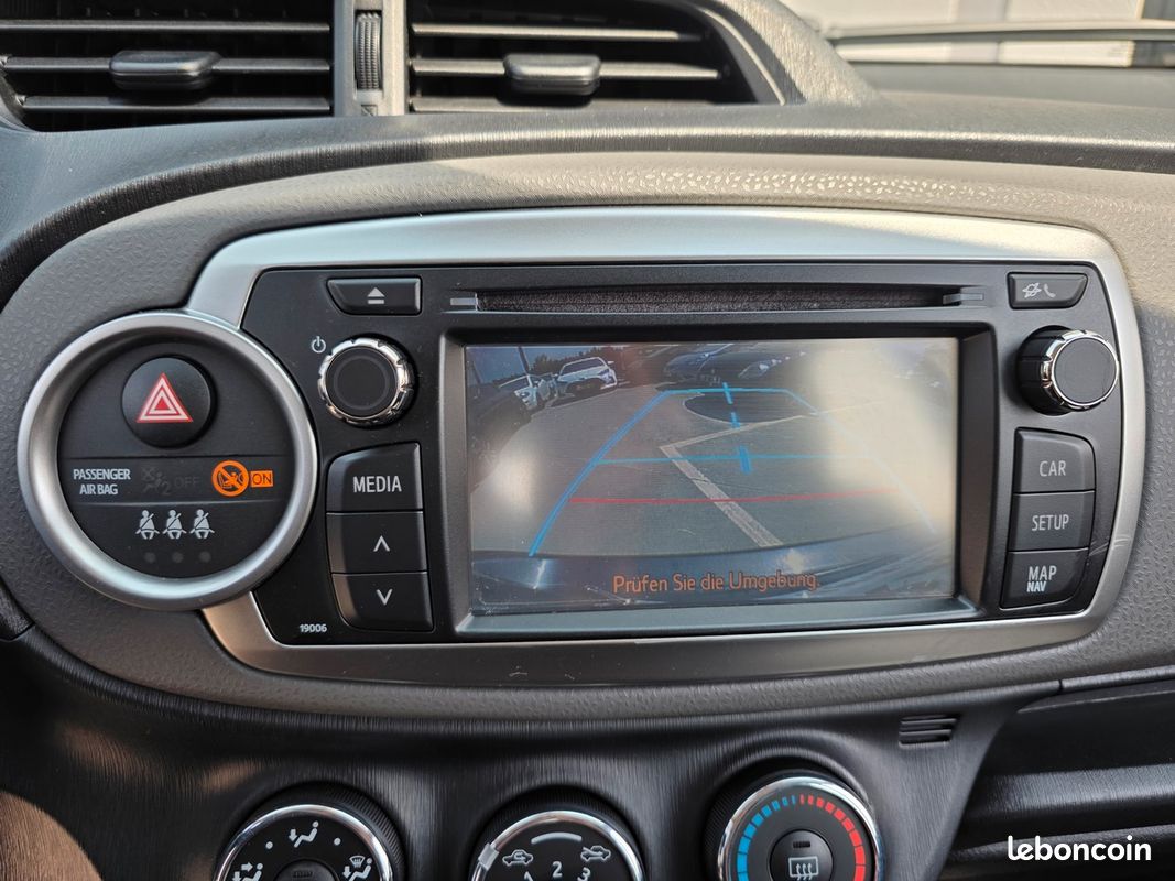 Toyota Yaris — 1.33 VVT-i 100 ch Life Boîte automatique (image 9)