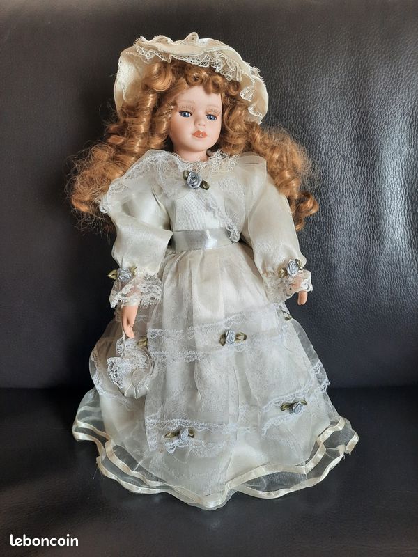 Poupée en porcelaine 1920 - France