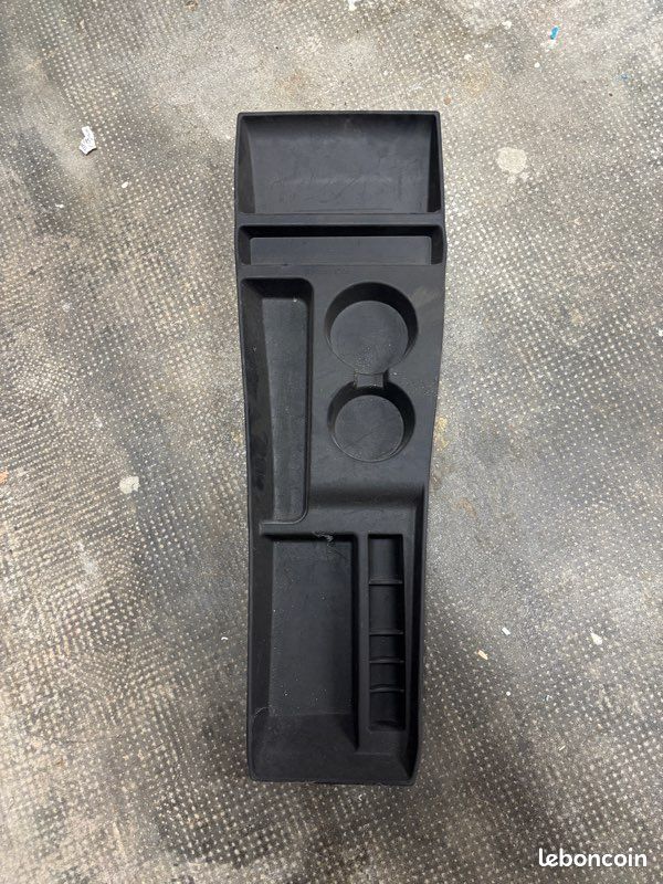 Vide poche tesla model s (image 1)