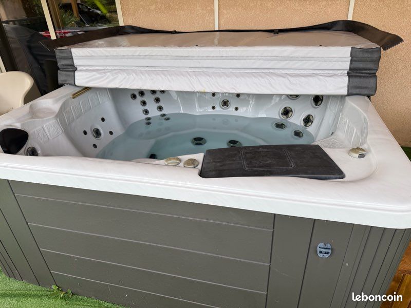Jacuzzi (image 1)