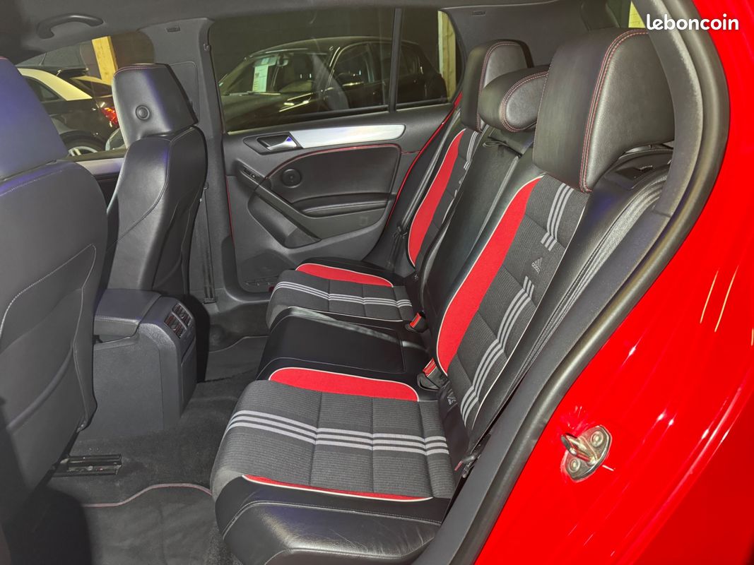 VOLKSWAGEN GOLF TSI 210 GTI Adidas Voitures