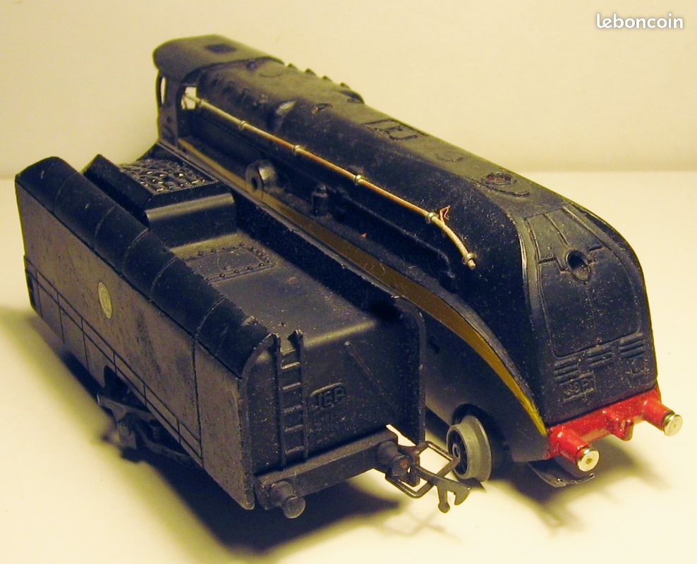 Jep, rame voyageurs, état d'usage : locomotive électrique 120 avec tender citerne, et trois Jep, rame voyageurs, état d'usage : locomotive électrique 120 avec tender citerne, et trois