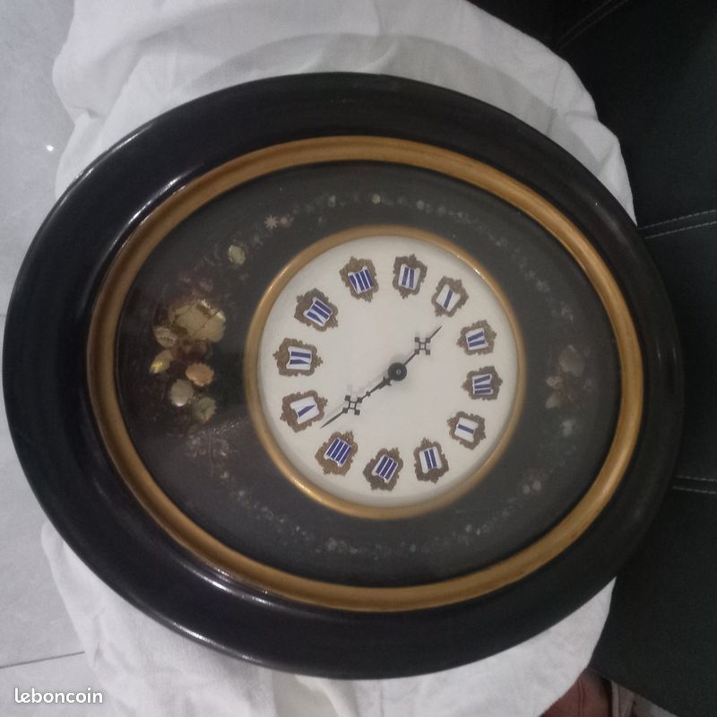 Vend horloge murale "oeil de boeuf " (image 1)