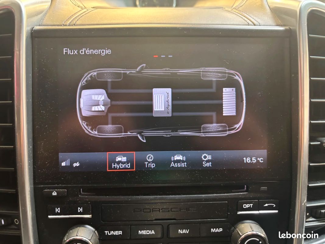 PORSCHE CAYENNE 3.0 V6 416 ch S Platinium Edition E-Hybrid Tiptronic / 1ere Main / PDLS+ / Toit Ouvrant / Camera (image 19)