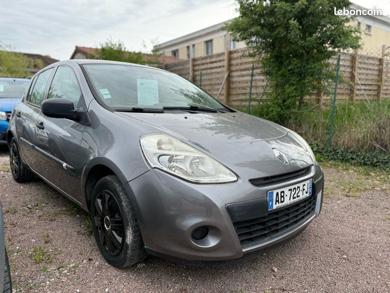 Renault clio iii 1,5 dci eco2 authentique (image 2)