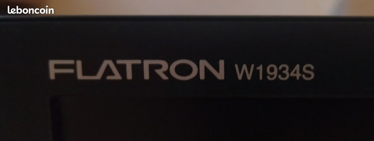 Écran Ordinateur LG 19 pouces moniteur Flatron clavier et câbles (image 2)