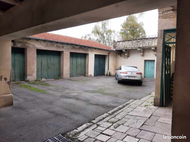 Unique... Garage dans cour interieure rue Bonnardel · à Saint-Nicolas-de-Port · 15 600 €