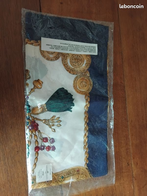 Foulard carré NEUF (image 3)