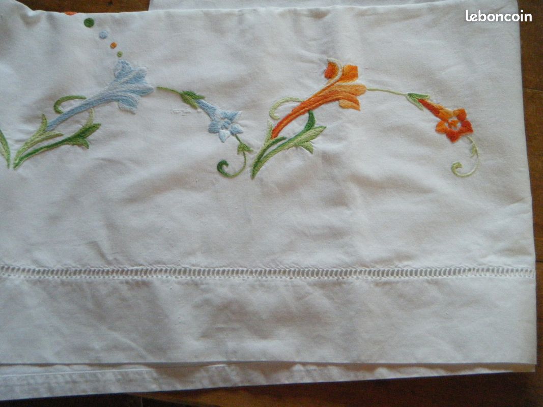 Drap ancien coton brodé main capucines ou liserons (image 2)