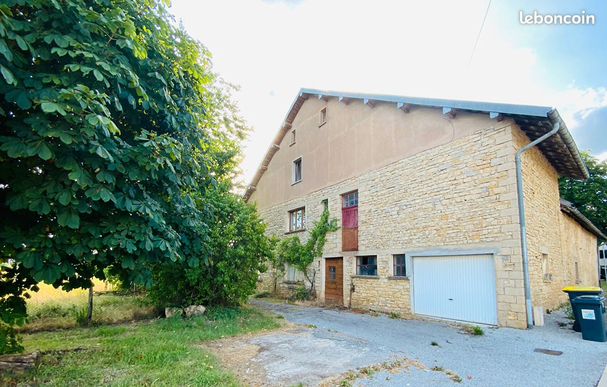 Maison 8 pièces 250 m² · à Montrond-le-Château · 250 m² · 206 700 €