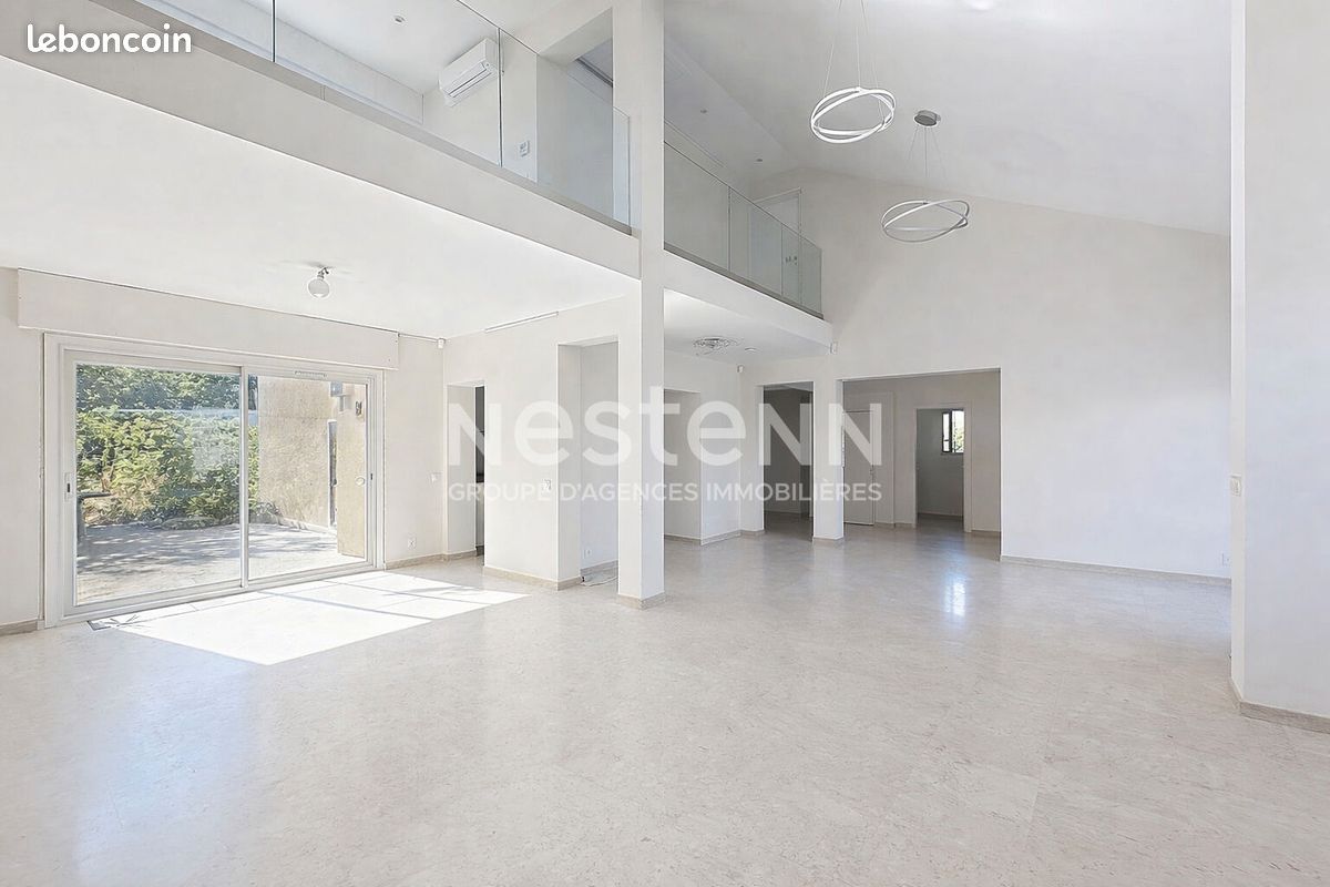 Maison 8 pièces 208 m² · à Bron · 208 m² · 710 000 €