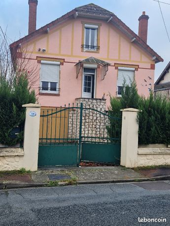 Maison soubassement pierre de souppes sur 3 niveaux quartier calme