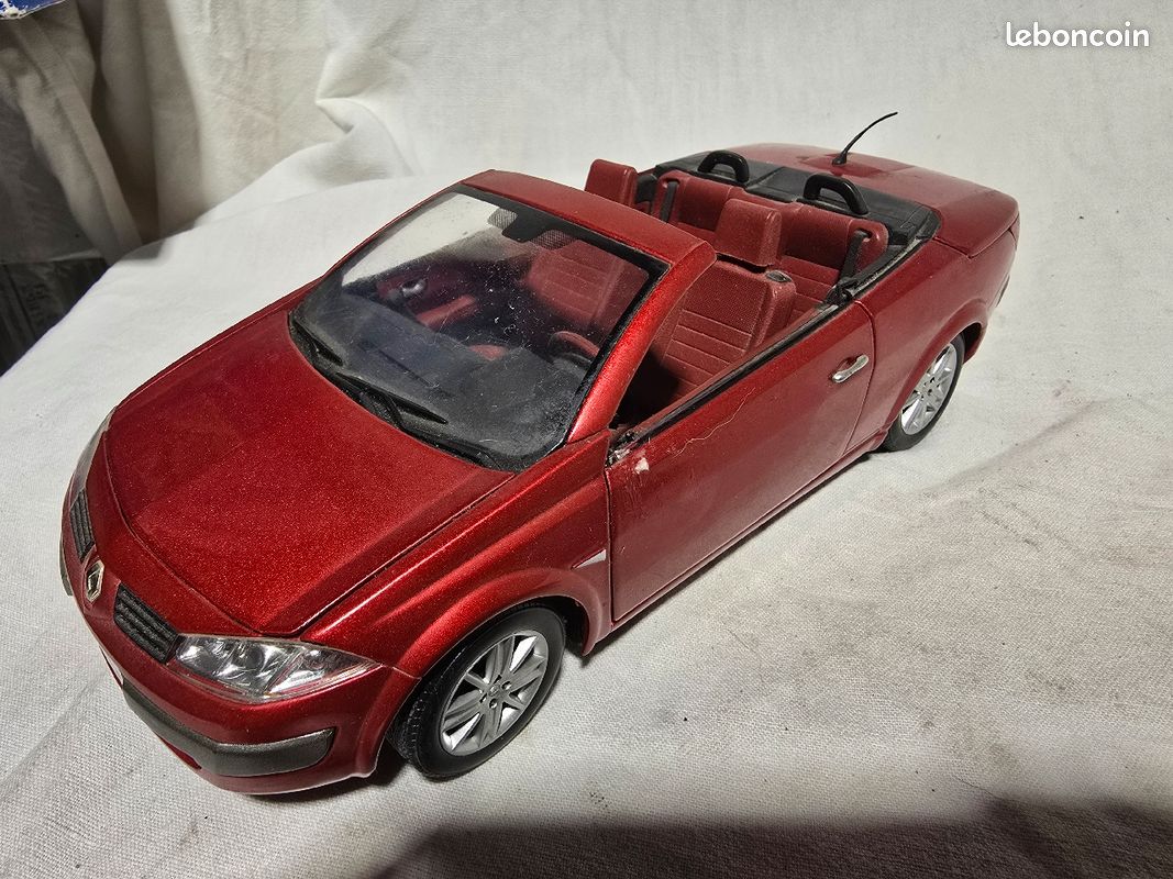 Intérieur De Coffre Miniature Bburago - Renault Megane Sport 1/18 - Pièce Détachée Occasion - Modèle #B52