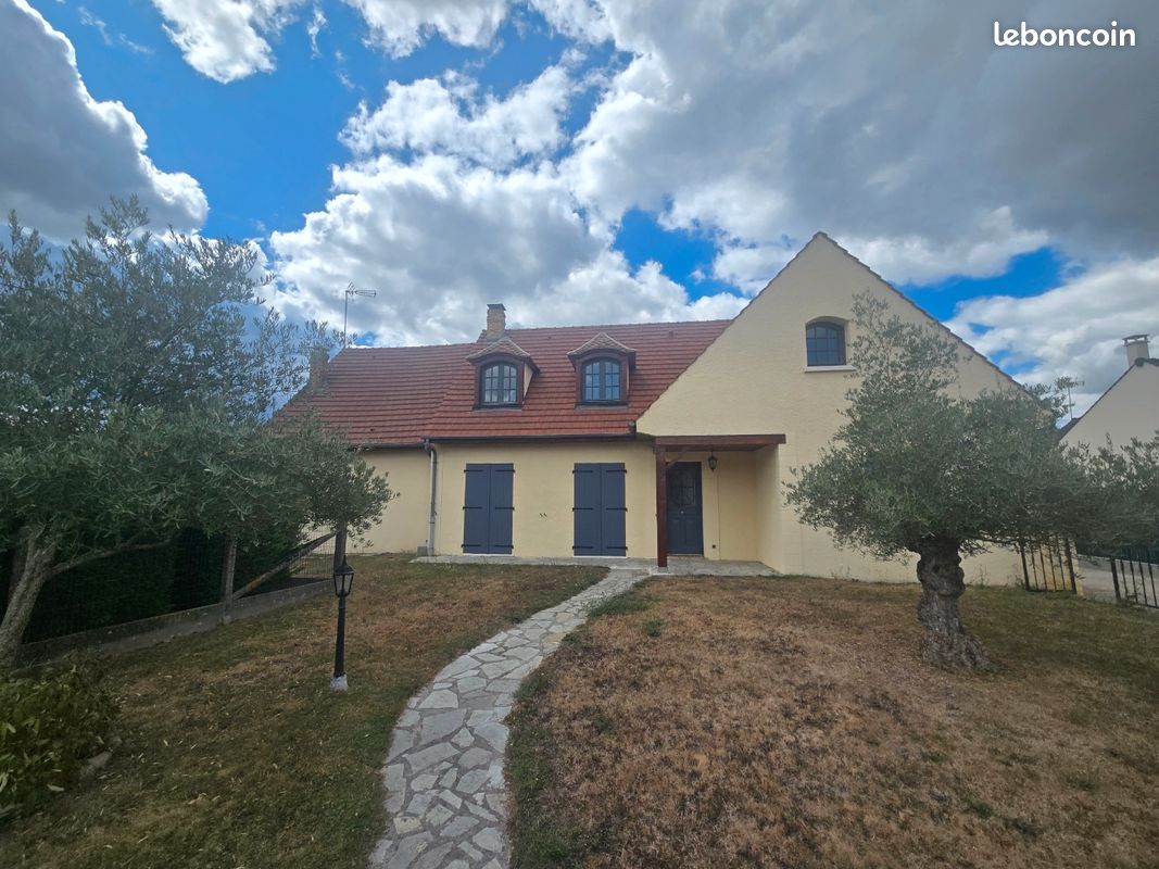 Maison 8 pièces 157 m² · à Les Ageux · 157 m² · 390 000 €