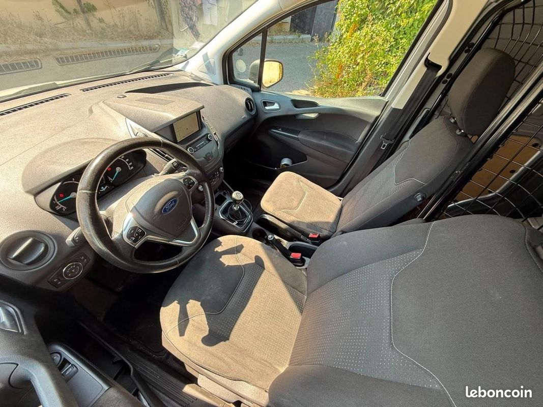Ford Transit Courier 1.5 EcoBlue 100ch Carplay - Attelage - Pneus AR Neuf - Historique COMPLET (image 11)