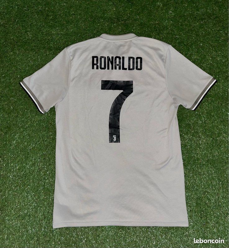 Maillot football vintage Juventus Ronaldo (2018) (image 2)