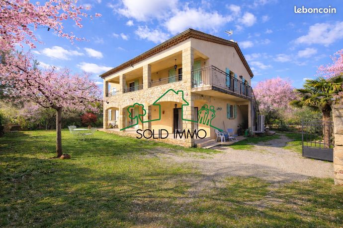 Maison 10 pièces 265 m²