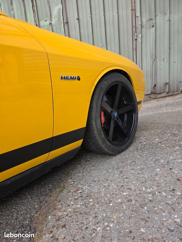 Dodge Challenger SRT8 (image 9)