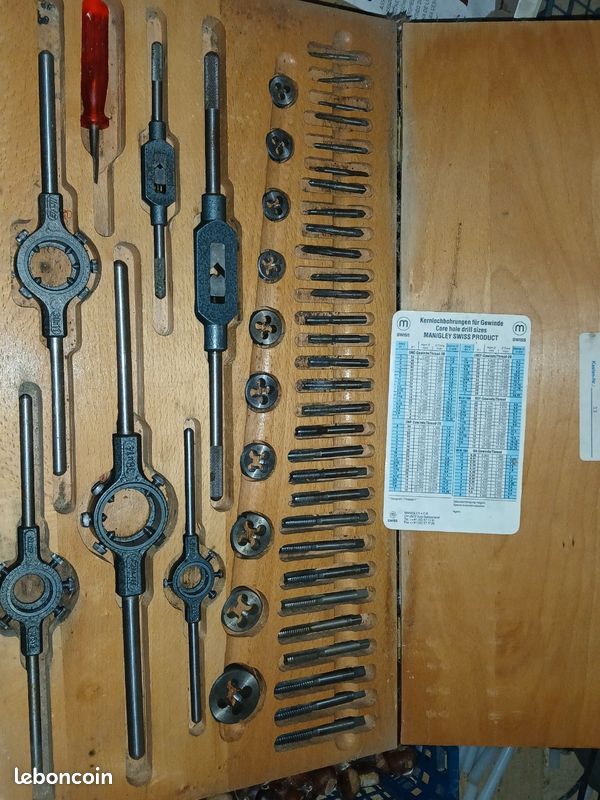 Lot D'outils Anciens De Mécanicien : Tarauds, Filières, Emporte-pièces, Tourne-à-gauche