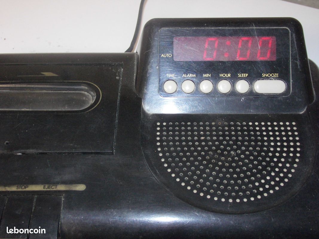 Radio reveil magnéto cassettes (image 1)