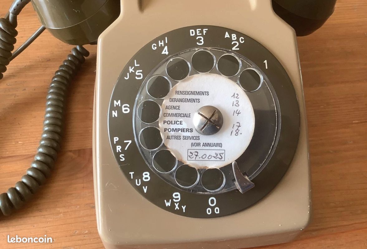 Téléphone d'époque PTT Vintage Phone / Socotel S63 / 1981 / Beige & Gris
