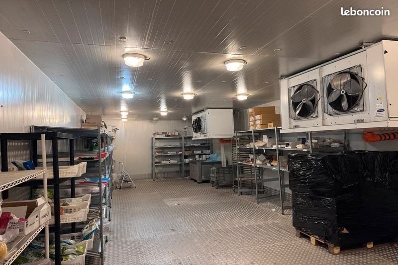 Local d'activité 900 m² (image 6)