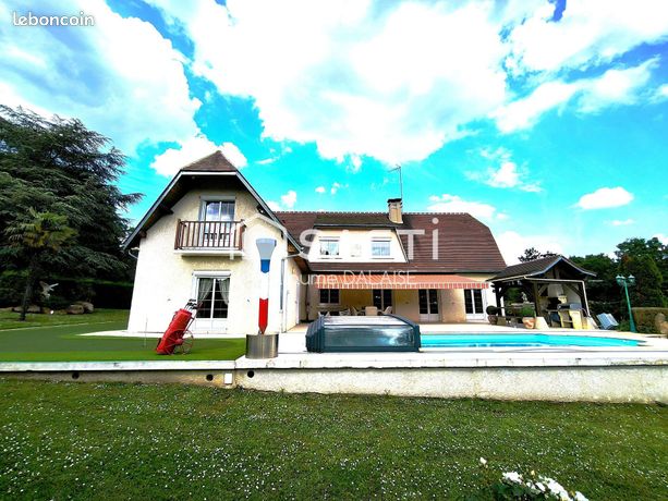 Propriété 7 pièces 257 m²