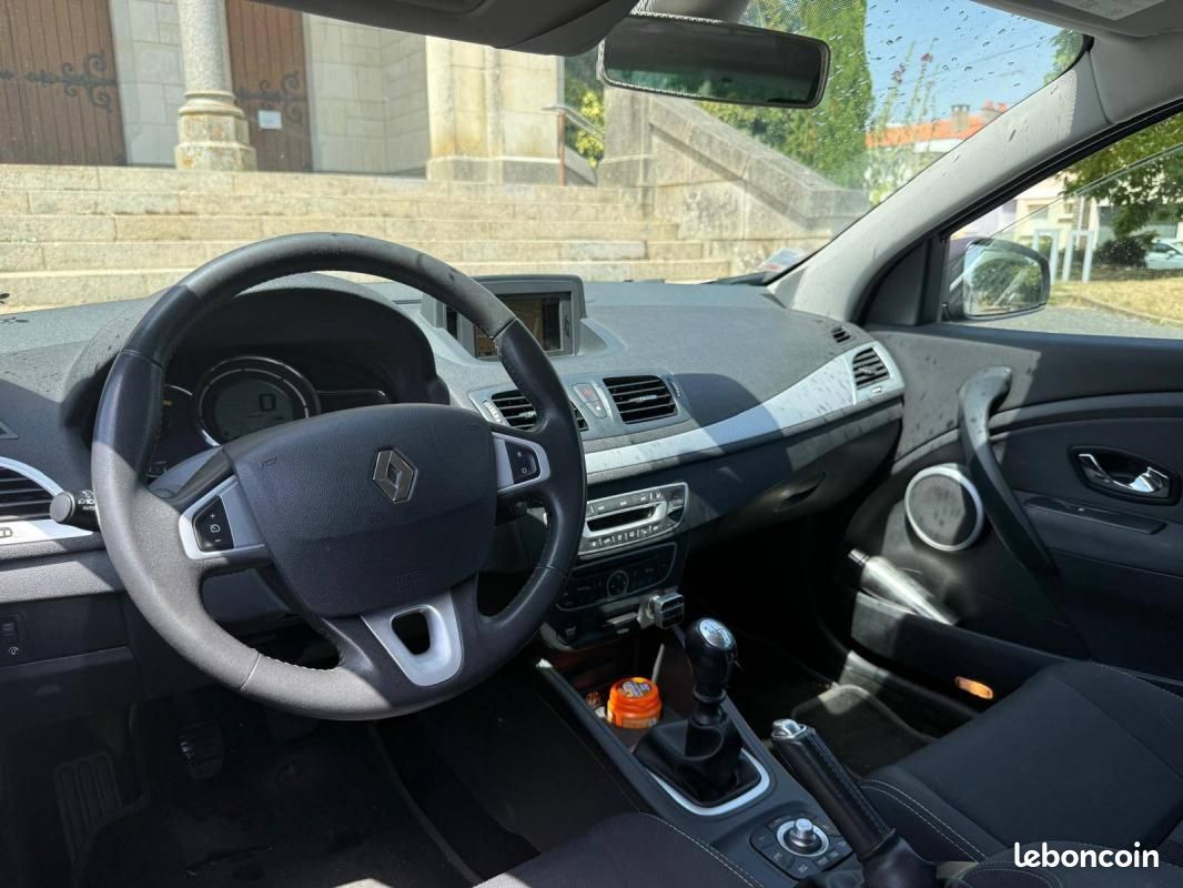 Renault Mégane III Berline dCi 110 (image 10)
