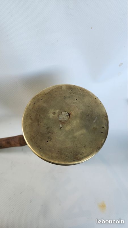 Cafetière orientale ancien en laiton et bois (image 5)